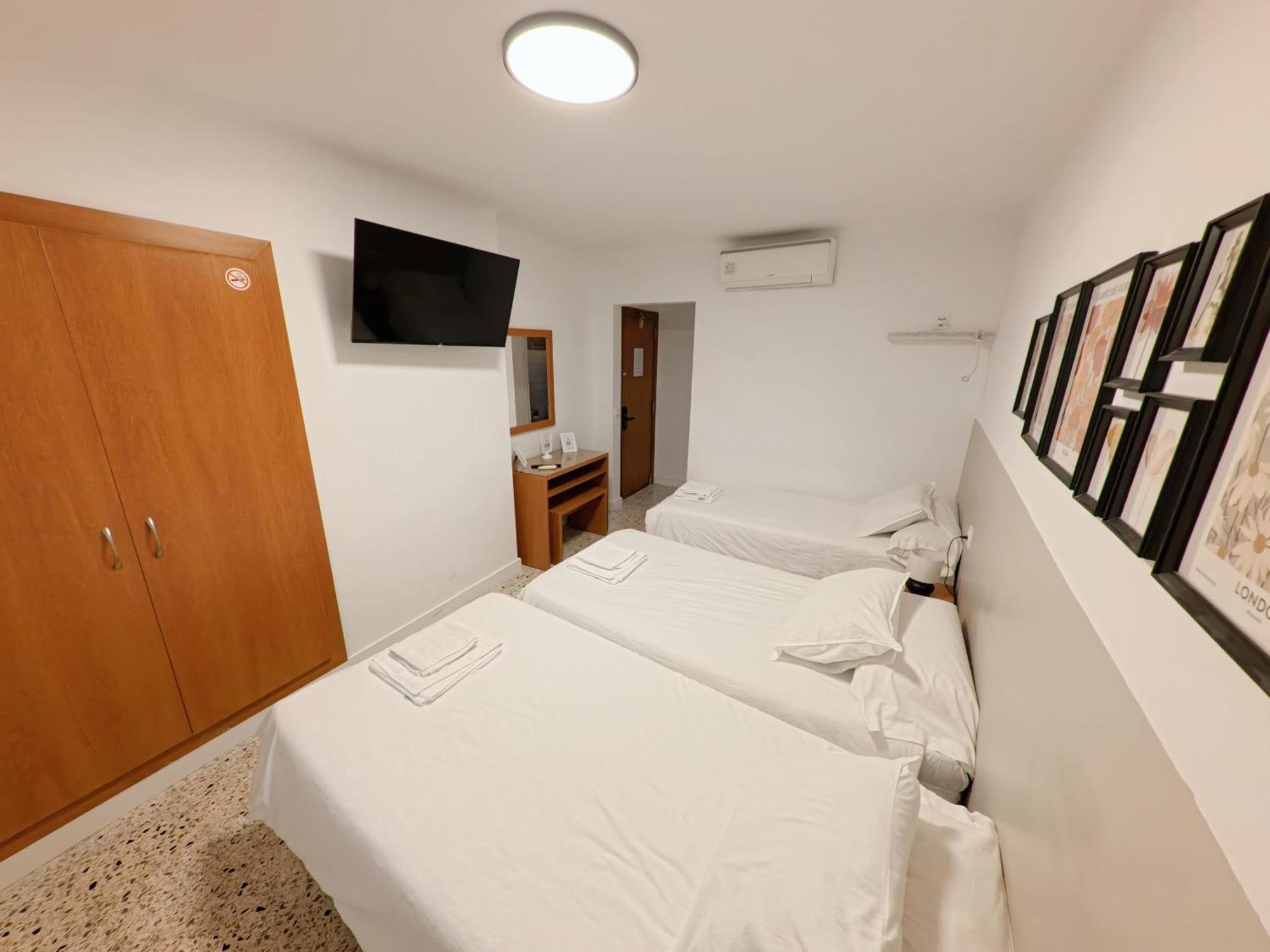 Hostal Y Apartamento Moli De Mar Lloret de Mar Exterior photo